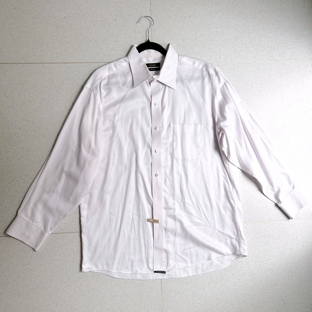 Men’s Light pink Tasso Elba dress shirt in wonderful condition!